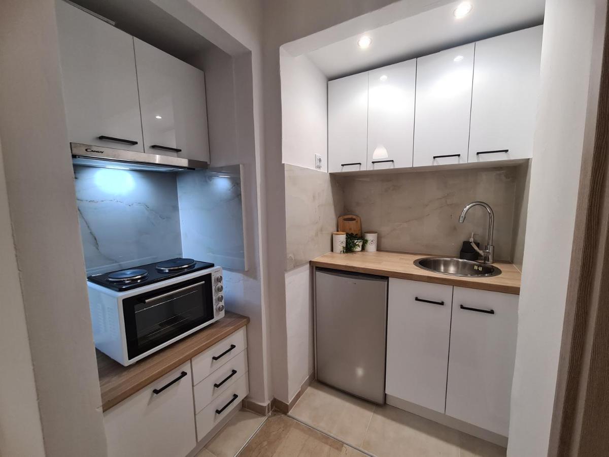 Apartment In The Heart Of The 5β *